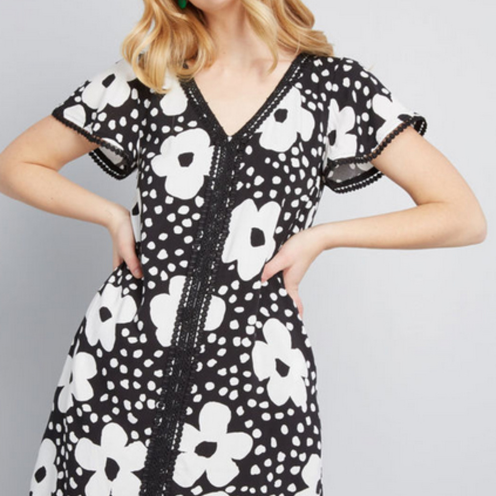 NWT - Whimsical Wildflowers Shift Dress [4XL]